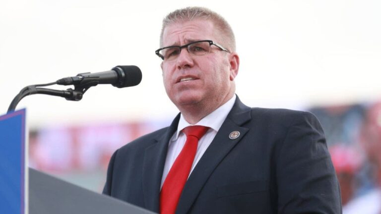 Darren Bailey loses son, daughter-in-law, grandchildren in helicopter crash