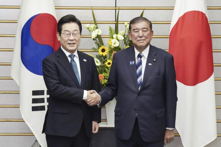 South Korea, Japan Pledge to Continue Strengthening Ties